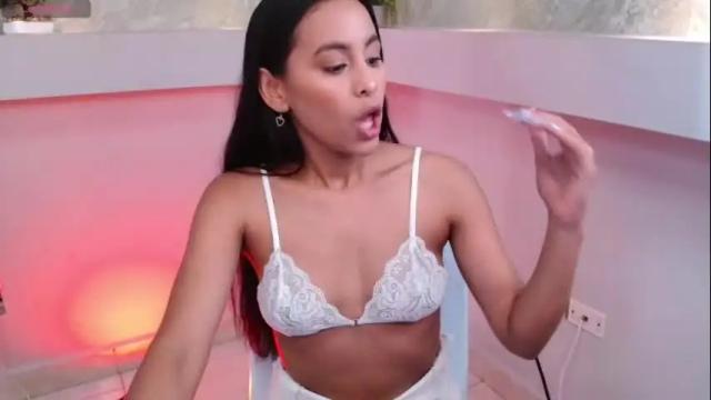 Image 11 of zoe_deluxe Stream on Chaturbate on 11 days ago