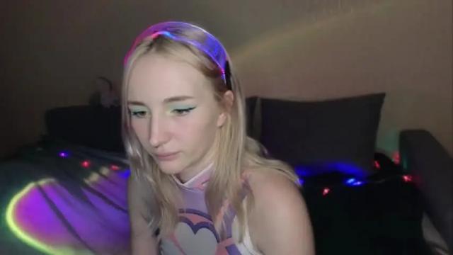 Image 8 of zoe_dooll Stream on Chaturbate on 15 months ago