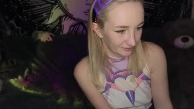 Image 3 of zoe_dooll Stream on Chaturbate on 20 months ago