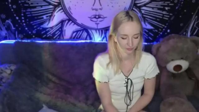 Image 10 of zoe_dooll Stream on Chaturbate on 15 months ago