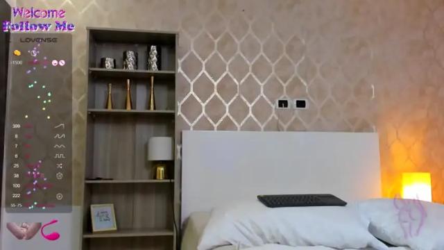 Image 2 of zoe_gomezz Stream on Chaturbate on 17 months ago