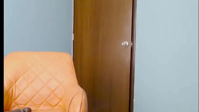 Image 11 of zoe_jones2 Stream on Chaturbate on 4 months ago