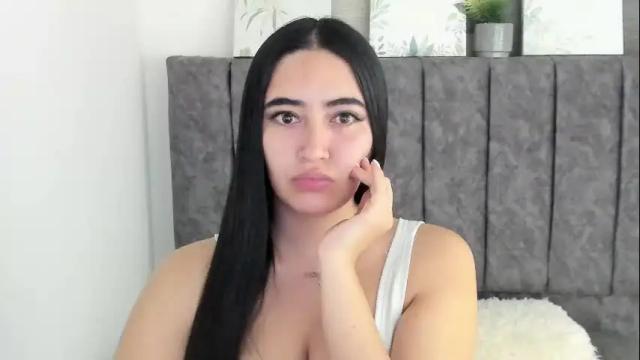 Image 12 of zoe_jones7 Stream on Chaturbate on 18 days ago