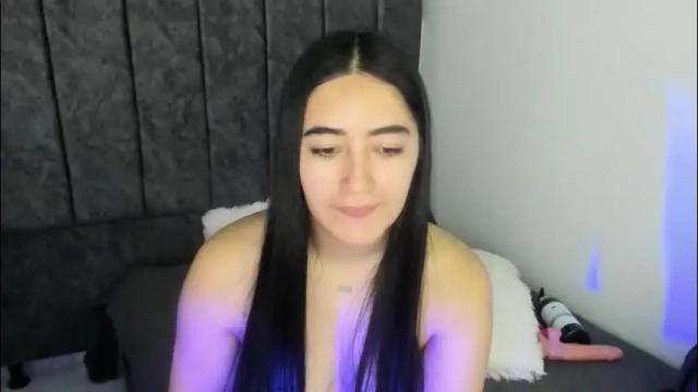 Image 12 of zoe_jones7 Stream on Chaturbate on 3 days ago