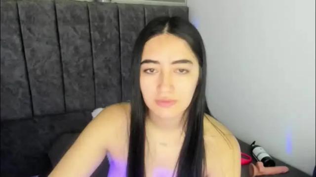 Image 3 of zoe_jones7 Stream on Chaturbate on 3 days ago
