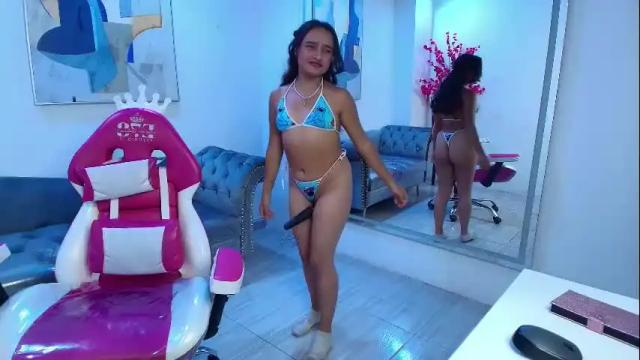 Image 10 of zoe_jonexs_ Stream on Chaturbate on 1 month ago