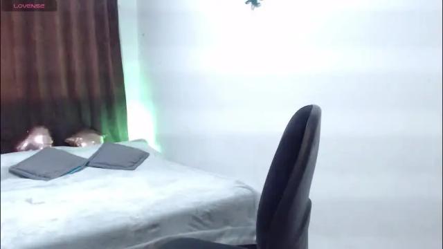 Image 3 of zoe_khall Stream on Chaturbate on 24 days ago