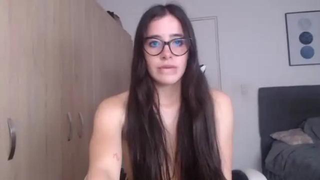 Image 4 of zoe_mill33r Stream on Chaturbate on 23 months ago