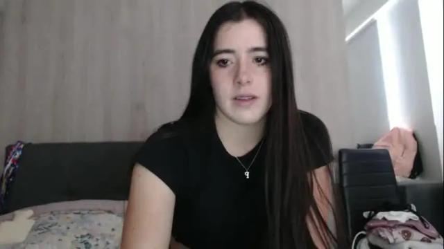 Image 2 of zoe_mill33r Stream on Chaturbate on 4 months ago