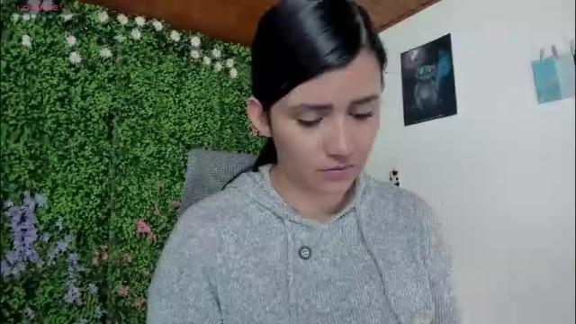 Image 3 of zoe_wattson Stream on Chaturbate on 2 months ago