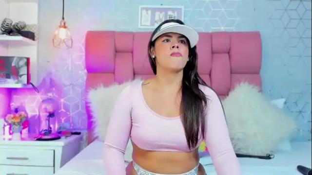 Image 2 of zoebrahamm Stream on Chaturbate on 4 months ago