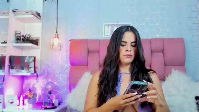 Image 8 of zoebrahamm Stream on Chaturbate on 3 months ago