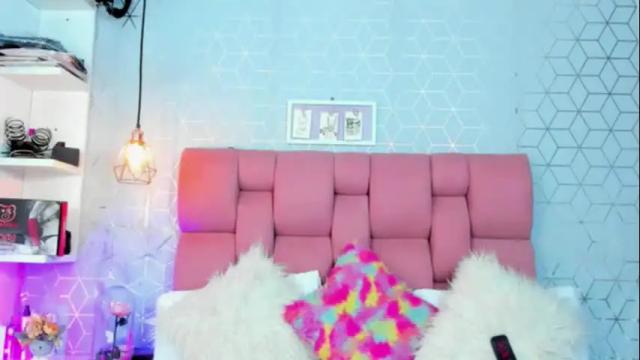 Image 4 of zoebrahamm Stream on Chaturbate on 3 months ago