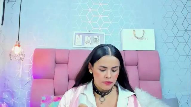 Image 4 of zoebrahamm Stream on Chaturbate on 1 month ago