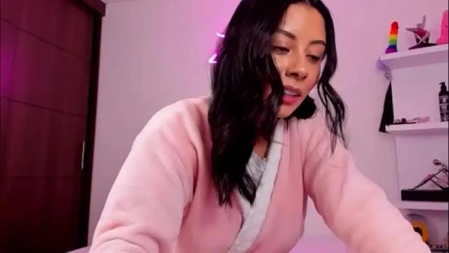 Image 2 of zoecams Stream on Chaturbate on 2 months ago