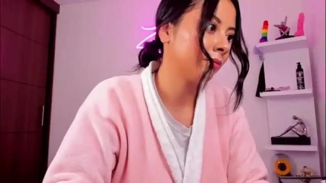 Image 4 of zoecams Stream on Chaturbate on 2 months ago