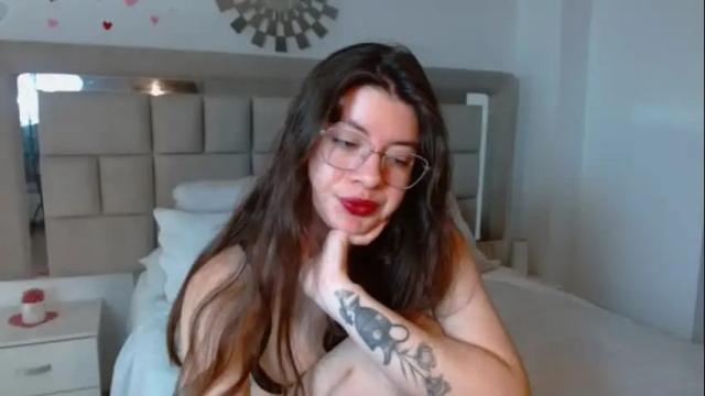 Image 3 of zoecruzz Stream on Chaturbate on 1 month ago