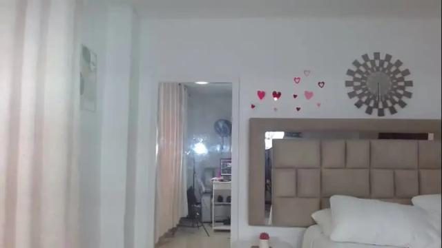 Image 8 of zoecruzz Stream on Chaturbate on 1 month ago