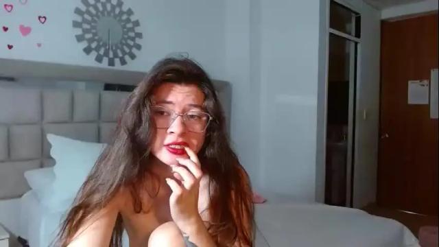 Image 12 of zoecruzz Stream on Chaturbate on 22 days ago