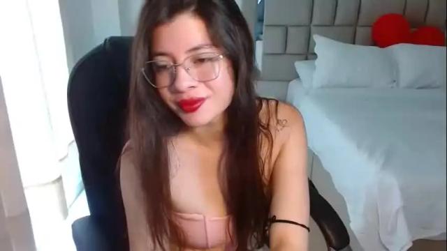 Image 7 of zoecruzz Stream on Chaturbate on 22 days ago