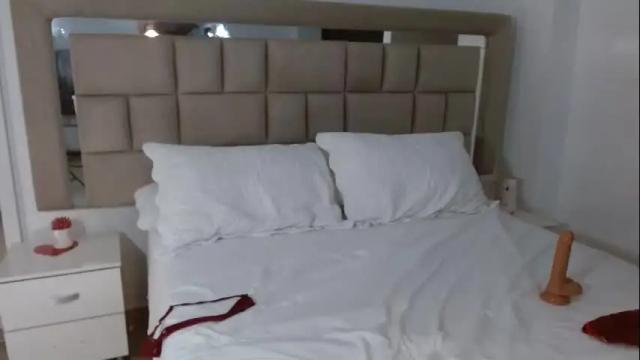 Image 12 of zoecruzz Stream on Chaturbate on 21 days ago