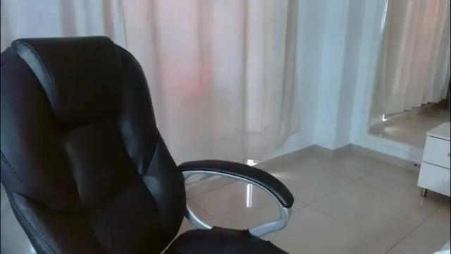 Image 3 of zoecruzz Stream on Chaturbate on 1 month ago