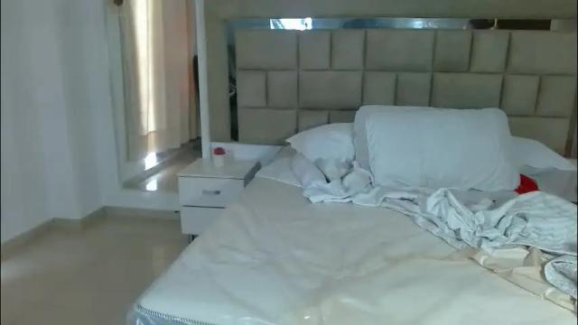 Image 10 of zoecruzz Stream on Chaturbate on 29 days ago