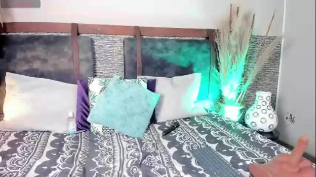 Image 2 of zoee_23 Stream on Chaturbate on 13 days ago
