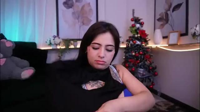 Image 2 of zoee_cruz Stream on Chaturbate on 1 month ago