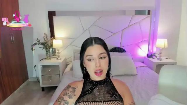 Image 3 of zoee_jackson Stream on Chaturbate on 1 month ago