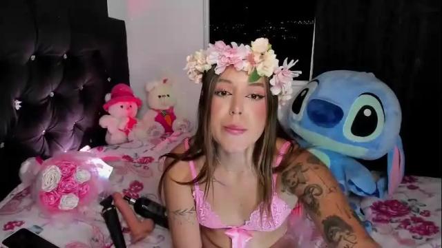Image 4 of zoee_jackson Stream on Chaturbate on 2 months ago