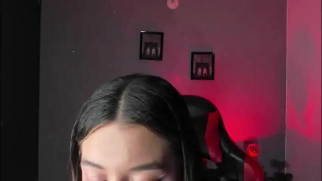 Image 4 of zoee_jackson Stream on Chaturbate on 2 months ago