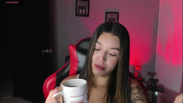 Image 2 of zoee_jackson Stream on Chaturbate on 1 month ago