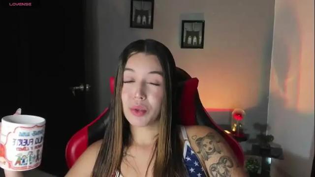 Image 3 of zoee_jackson Stream on Chaturbate on 1 month ago