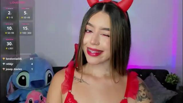 Image 2 of zoee_jackson Stream on Chaturbate on 1 month ago
