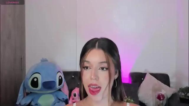 Image 4 of zoee_jackson Stream on Chaturbate on 1 month ago