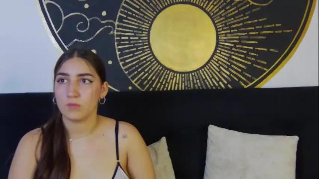 Image 3 of zoee_moretti Stream on Chaturbate on 1 month ago