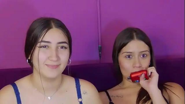 Image 12 of zoee_moretti Stream on Chaturbate on 11 days ago