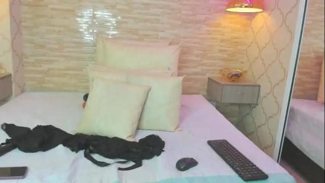 Image 2 of zoeesmitth Stream on Chaturbate on 2 months ago