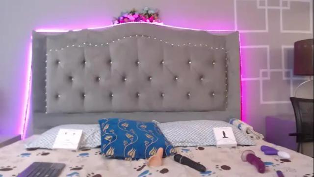Image 4 of zoegross Stream on Chaturbate on 20 months ago