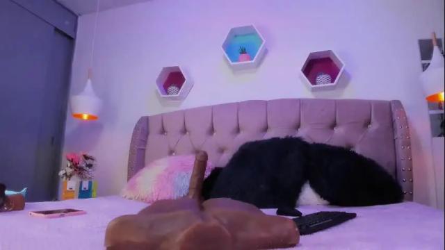 Image 12 of zoehilton Stream on Chaturbate on 1 month ago