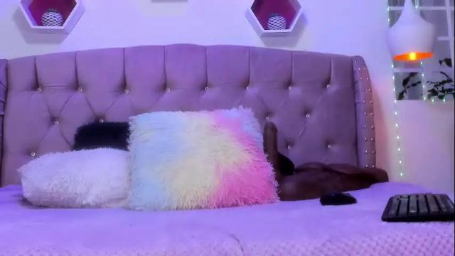 Image 8 of zoehilton Stream on Chaturbate on 1 month ago