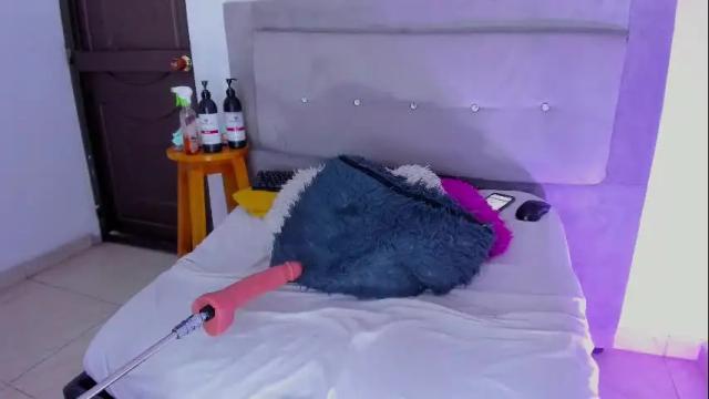 Image 3 of zoeholmes Stream on Chaturbate on 1 month ago