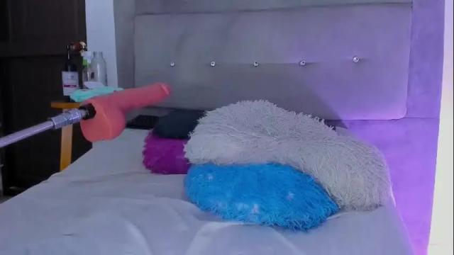 Image 3 of zoeholmes Stream on Chaturbate on 26 days ago