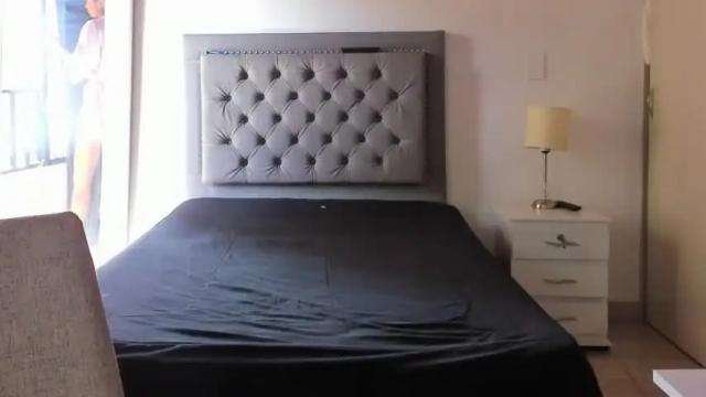 Image 10 of zoeleblan Stream on Chaturbate on 19 months ago