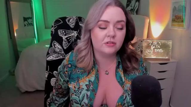 Image 12 of zoeskydiamonds Stream on Chaturbate on 17 months ago