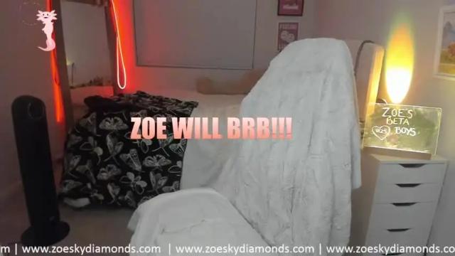 Image 12 of zoeskydiamonds Stream on Chaturbate on 17 months ago