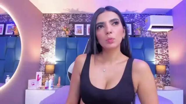 Image 2 of zoey_cute_ Stream on Chaturbate on 13 months ago