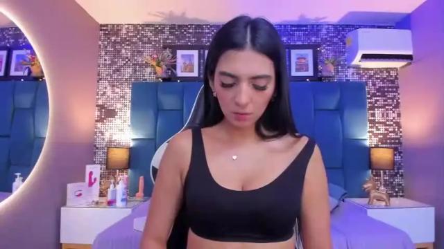 Image 3 of zoey_cute_ Stream on Chaturbate on 13 months ago