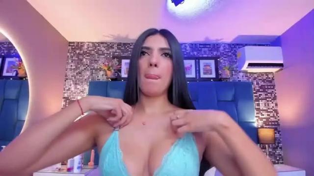 Image 4 of zoey_cute_ Stream on Chaturbate on 13 months ago